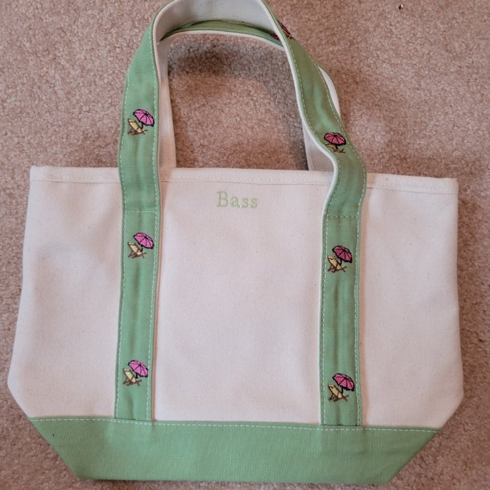 NWT Bass canvas tote bag  with beach and umbrella design